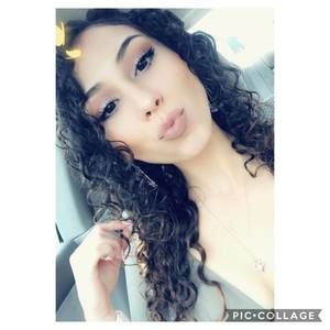 Meet your Posher, Dennisha